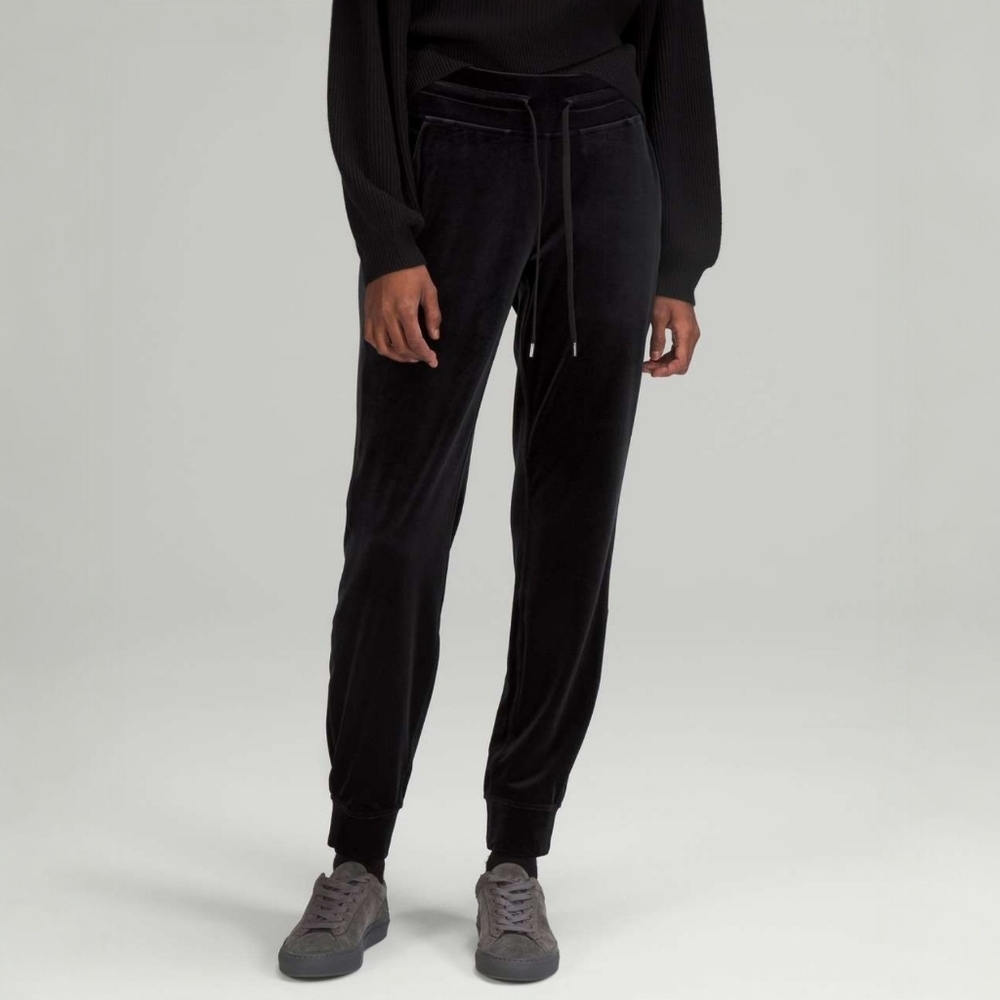 Lululemon Ready To Crush Black High-Rise Velour Joggers, 6, Plush, Soft, Comfy